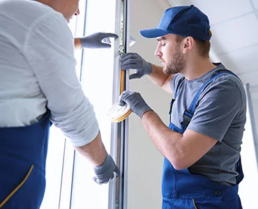 glass repair experts in Chicago, Illinois