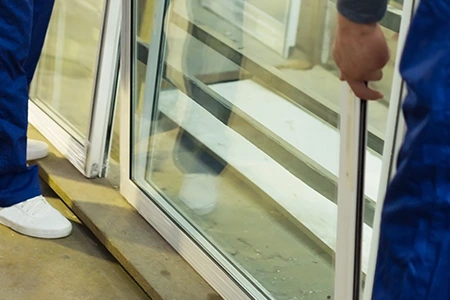 Commercial Glass Repair Technician in Chicago, Illinois